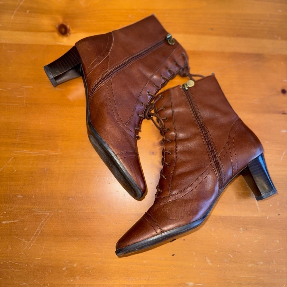 Etienne Aigner Brown Leather Tie Ankle Boots Womens 7.5 Victorian Cottagecore - Picture 2 of 9